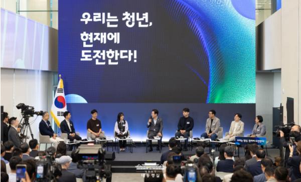 청년 스타트업 만난 이 대통령 '실패하더라도 차별받지 않도록 지원' 기사 이미지