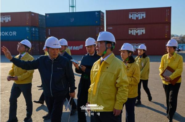 이재명 대통령, 화물운송·물류업계 종사자와의 대화 기사 이미지